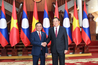 Prime Minister Meets Senior Vietnamese Party Official During Official Visit
